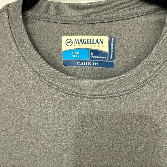 Magellan Outdoors Men's Dark Gray Long Sleeve Tee w Flag Sleeve Size S Fish Gear - Picture 5 of 5